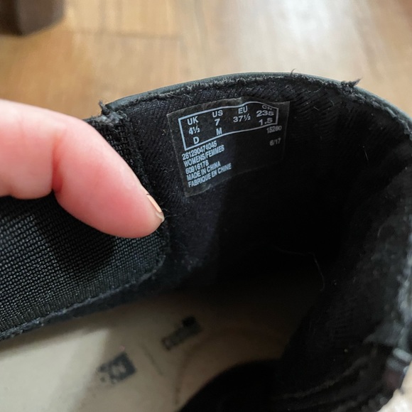 Woman’s Clark’s Ankle Booties - Picture 6 of 10